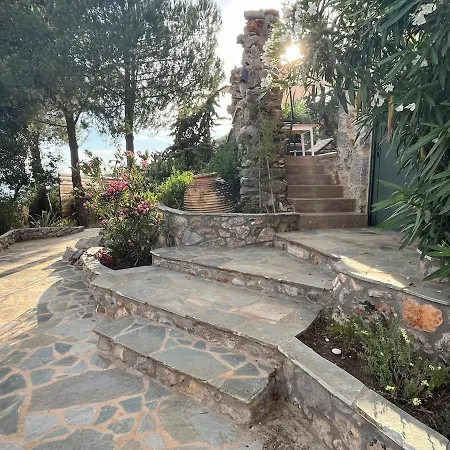 Pituresque Stonehouse With Endless View