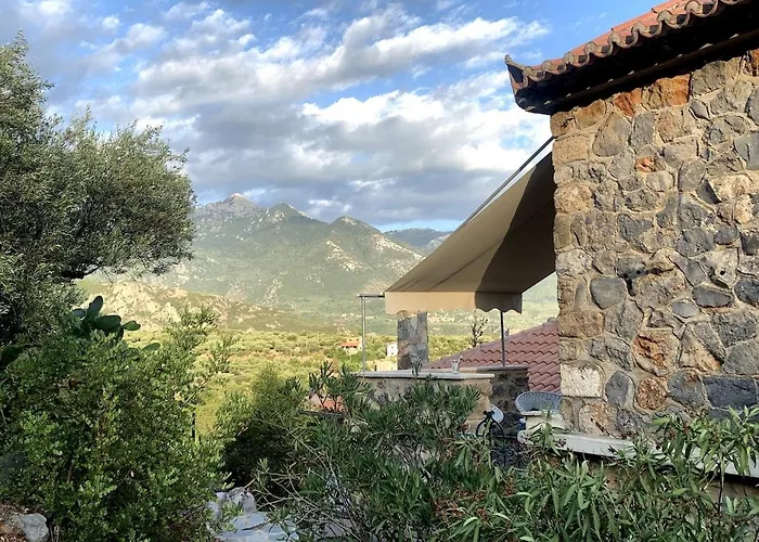 Pituresque Stonehouse With Endless View