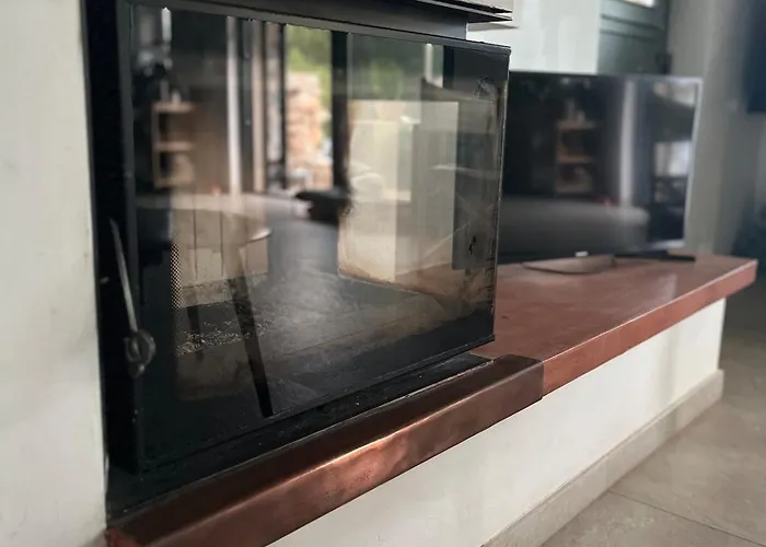 Pituresque Stonehouse With Endless View